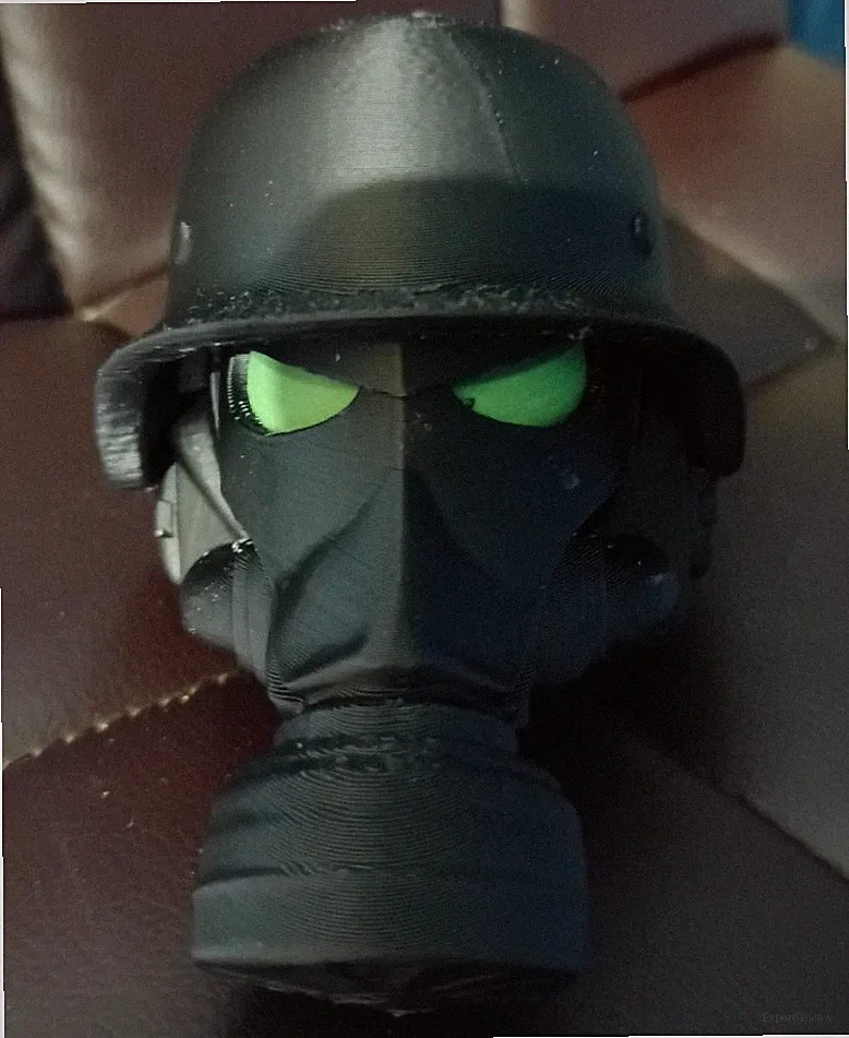 Abdeckkappe STAHLHELM - GASMASKE - LEUCHTENDE AUGEN - MIT DIEBSTAHLSCHUTZ