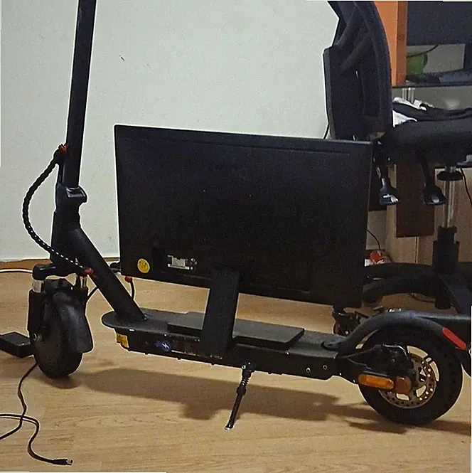 E-Scooter mit Display/Bedieneinheit und Sitz Schwarz
