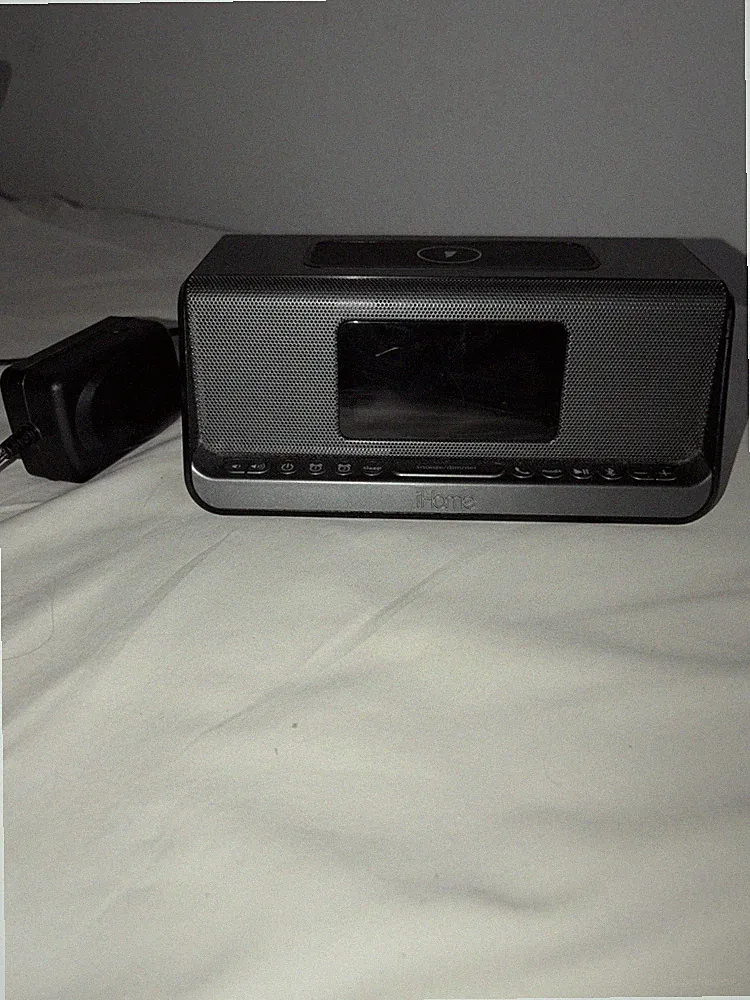 iHome Audio Dock Bluetooth mit Qi kabellosem Laden, NFC, Uhr, Schwarz/Grau