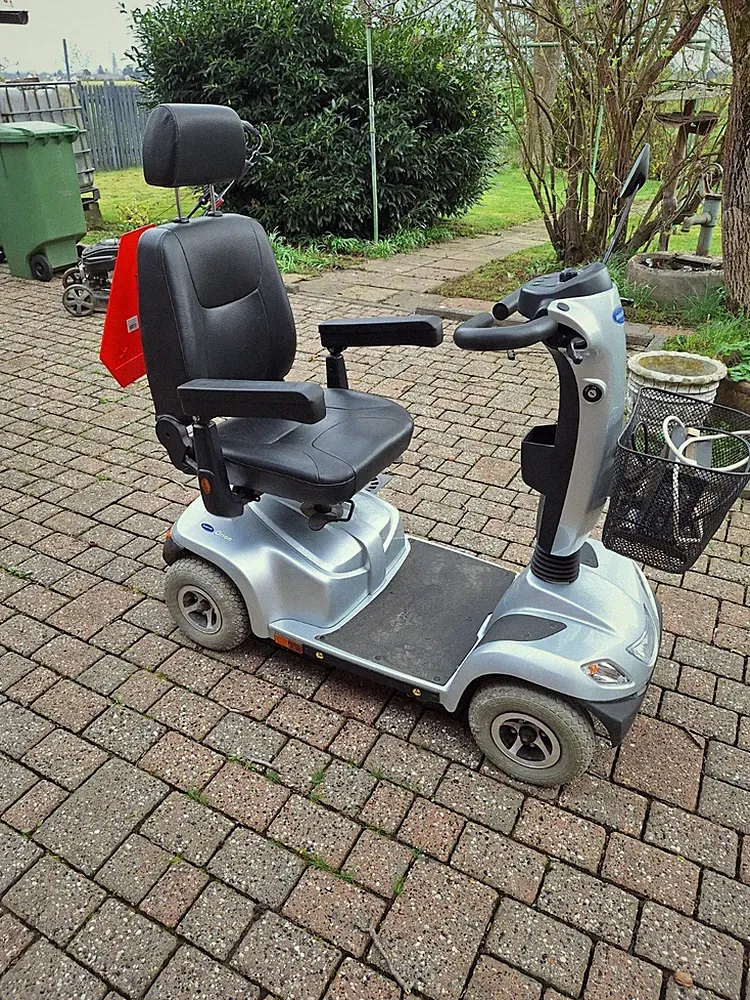 Krankenfahrstuhl E- Scooter Marke Invacare Typ Orion 4W