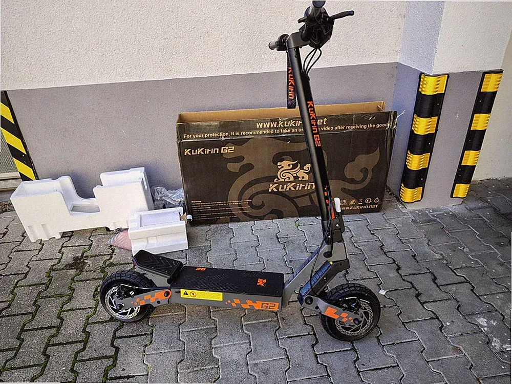 KuKirin G2 E-Scooter 48V 800W 10 Zoll klappbar Scheibenbremse Display