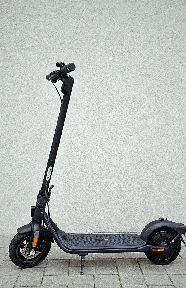 Ninebot F2D E-Scooter schwarz, Straßenzulassung, 20 km/h, 40 km, 400W