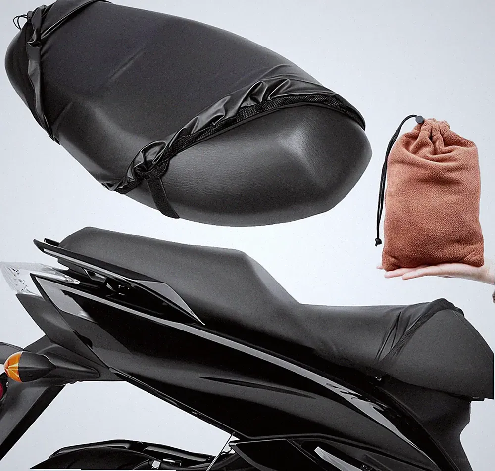 E-Scooter mit Sitz mit Regenschutz