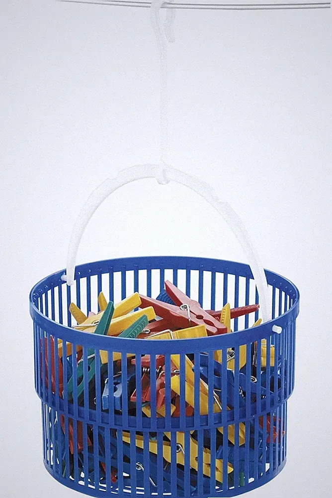 WENKO Wäscheklammerkorb Set Kunststoff Blau mit 30 Wäscheklammern Aufhänger 19cm