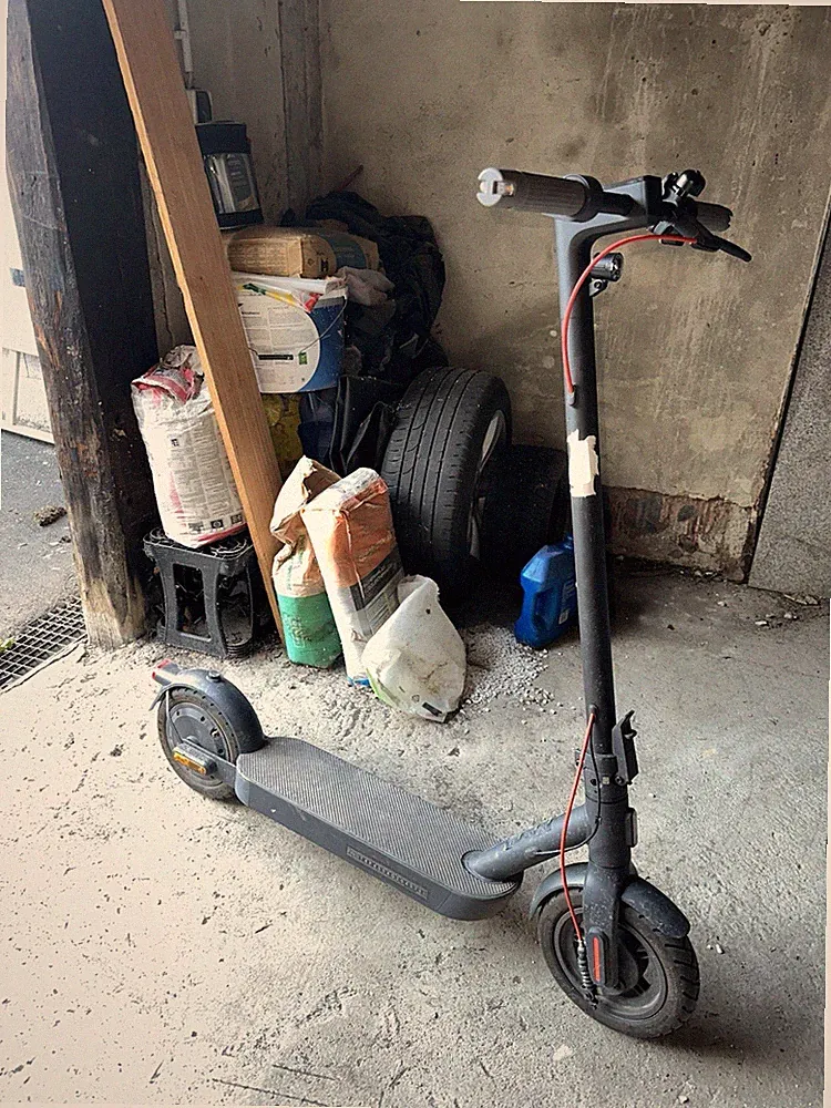 XIAOMI Electric Scooter 4 Pro 2nd Gen E-Scooter (10 Zoll, Black)