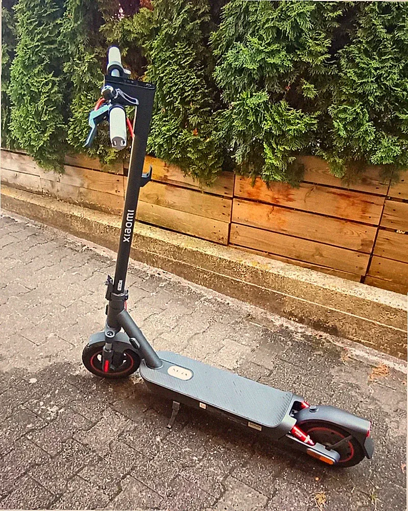 Xiaomi Electric Scooter 5 Max, 20km/H, 120, 60 km Reichweite,guter Zustand.